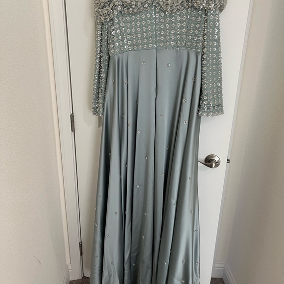 Modazehrada Elegant Silver and baby blue Evening Gown modest dress - Picture 4 of 7